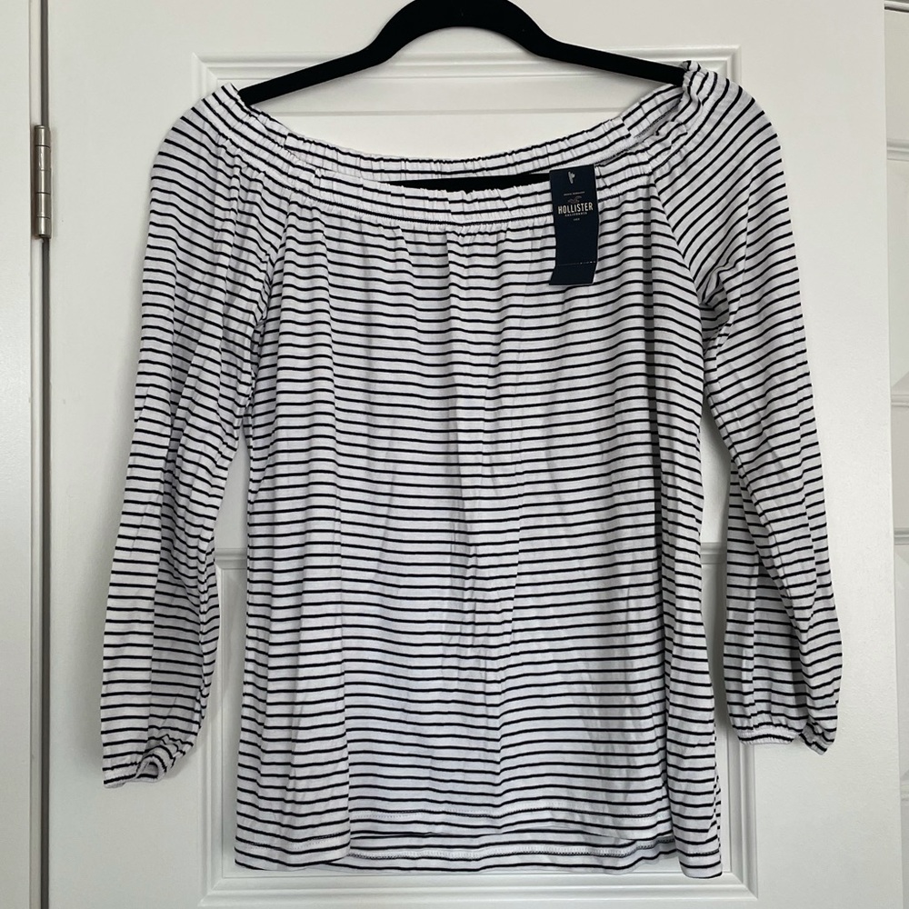🌷4/$25🌷Striped off the shoulder top